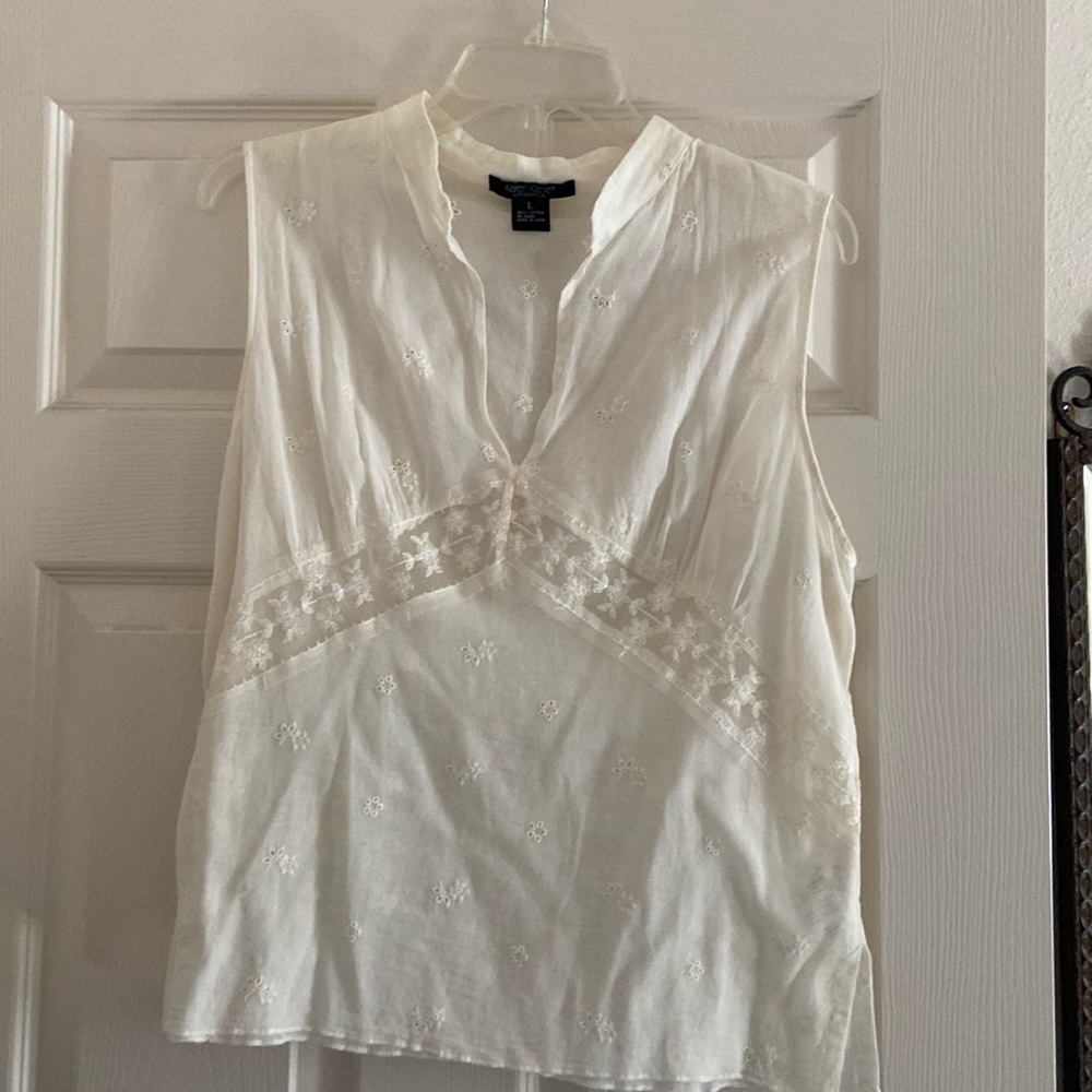 Karen Kane Cream Sleeveless Blouse